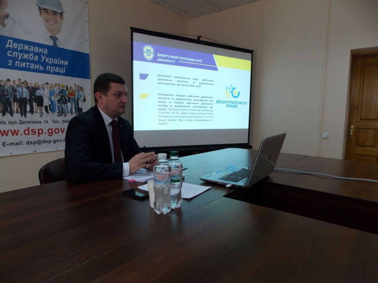 Чернега стверджує, що в Україні скоротили податки на фонд оплати праці
