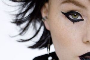 В ролике собрали разные виды макияжа глаз