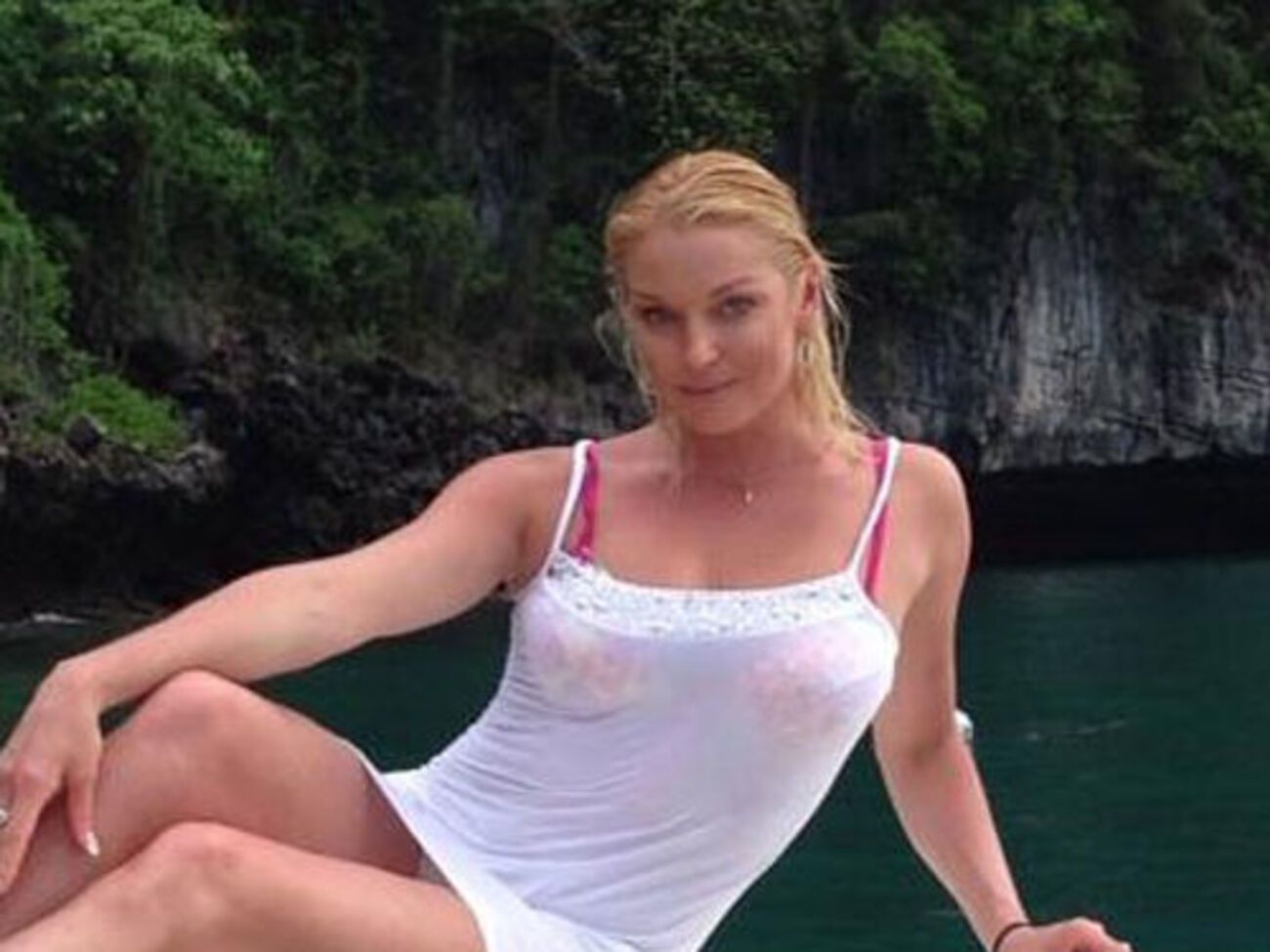 Волочкова: Не намагайтеся повторити цей трюк. Можна впасти у воду з великої яхти 50-метрової