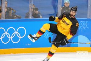 Немцы забили Канаде четыре шайбы