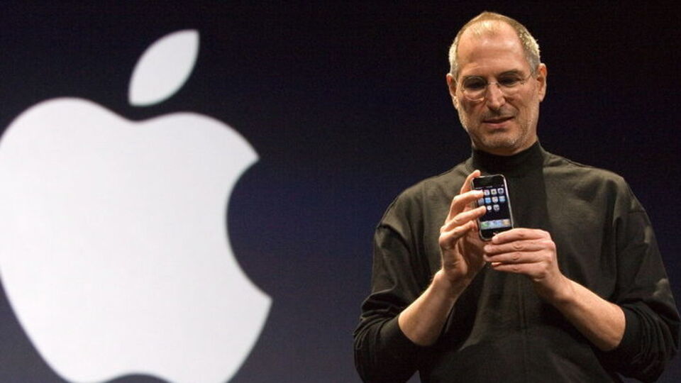 Джобс является одним из основателей корпорации Apple
