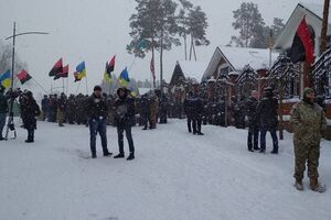 У дома Луценко провели митинг