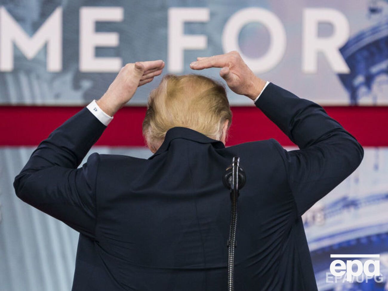 Трамп розповів про свою зачіску