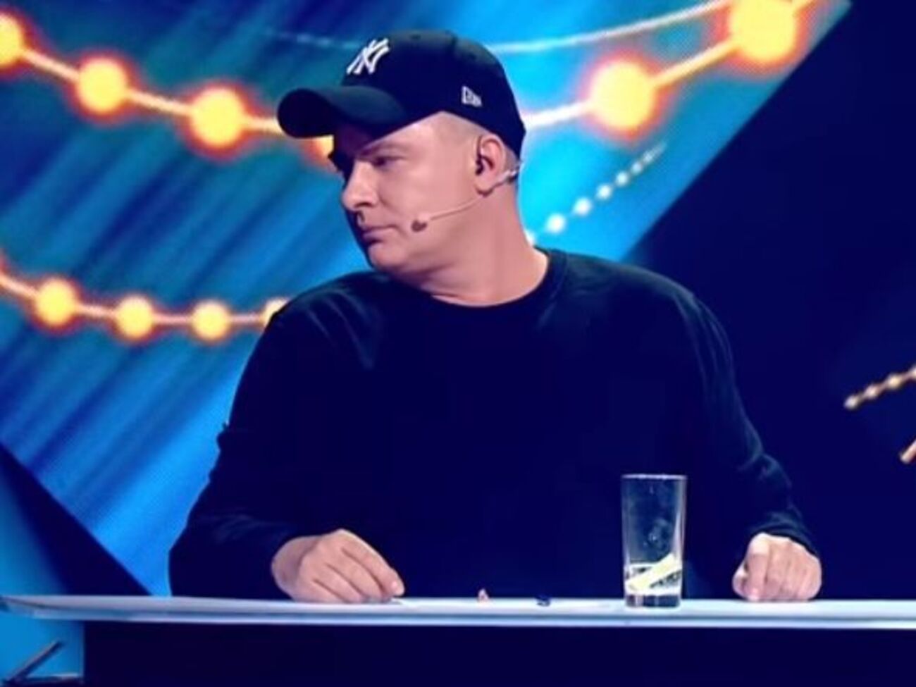 Данилко &ndash;&nbsp;Кажияну:&nbsp;Выпейте таблетку! Кто вы такой? Охрана, уведите его к одной матери!