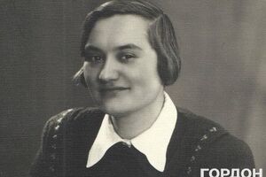 Хорошунова: Прошло четыре мучительных месяца. И сегодня я возвращаюсь к своим запискам, пользуясь обрывками записей на клочках и по памяти