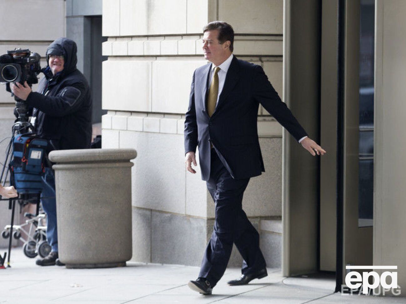 Ответа суда Манафорт пока не получил