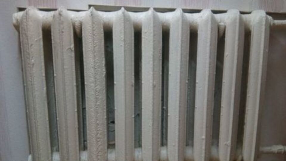 Порив магістральної труби тепломережі стався через довготривалу експлуатацію