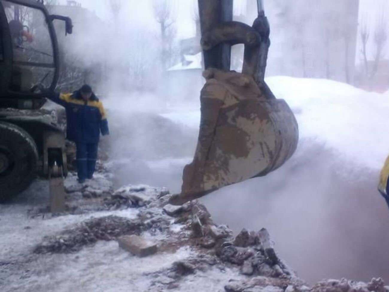 Ремонтные работы в Харькове ведутся параллельно на основной и резервной тепломагистралях