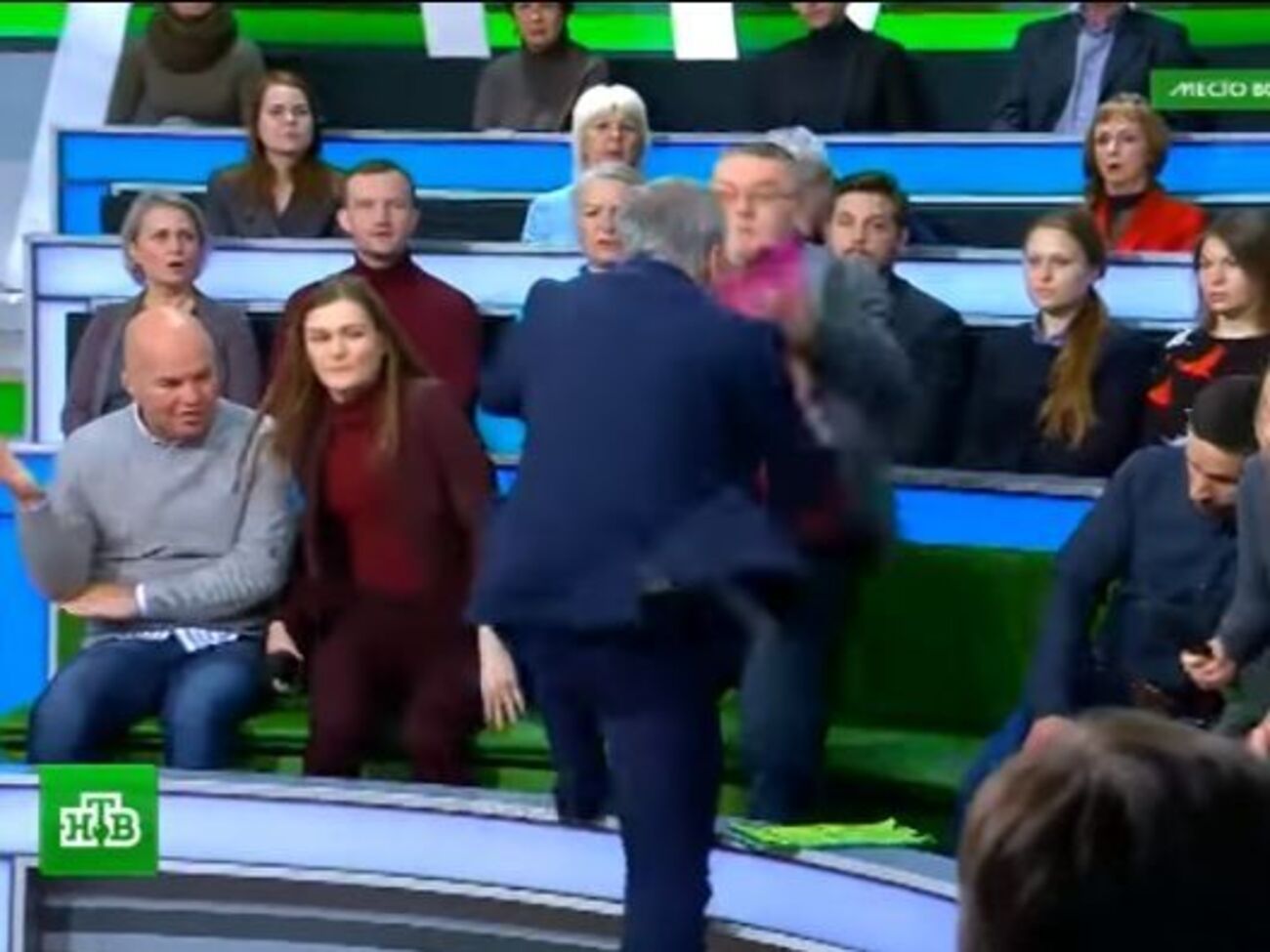 Суворов:&nbsp;Ко мне подскочил Норкин, я успел снять очки, ну и дальше уже пошли в рукопашную