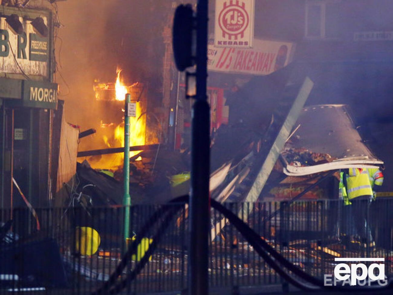 Здание магазина обрушилось в результате взрыва