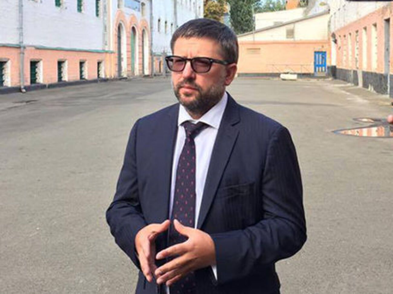 Чернишов зазначив, що ув'язненим можуть дозволити тримати собак не бійцівських порід