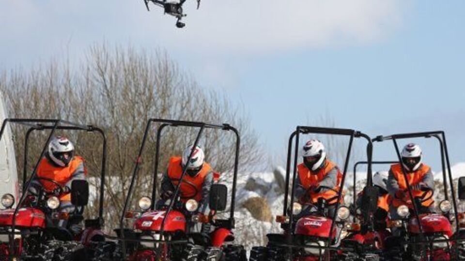 За допомогою "тракторного біатлону" організатори сподіваються привернути увагу молоді до зимових видів спорту