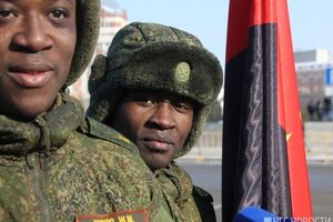 Курсанты танкового института из Анголы приняли участие в параде в Омске