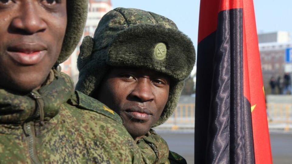 Курсанты танкового института из Анголы приняли участие в параде в Омске