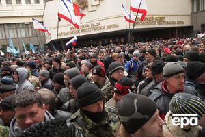 26 февраля 2014 года под парламентом Крыма проходило два митинга