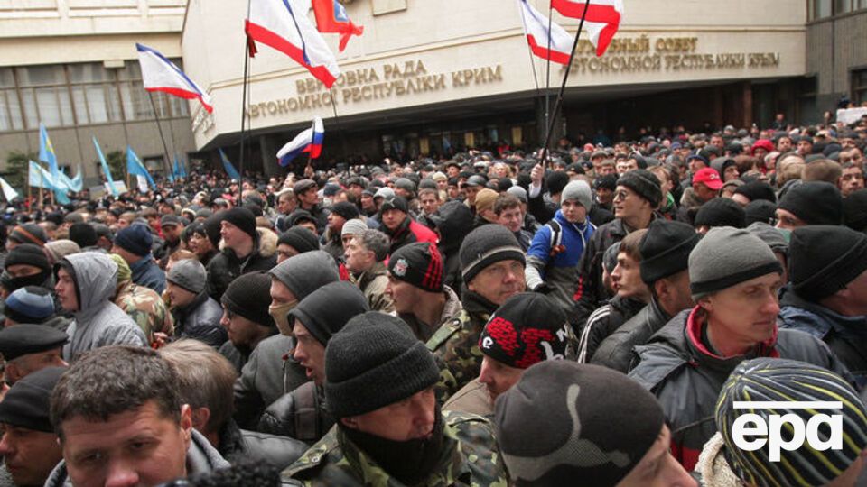 26 лютого 2014 року під парламентом Криму проходили два мітинги