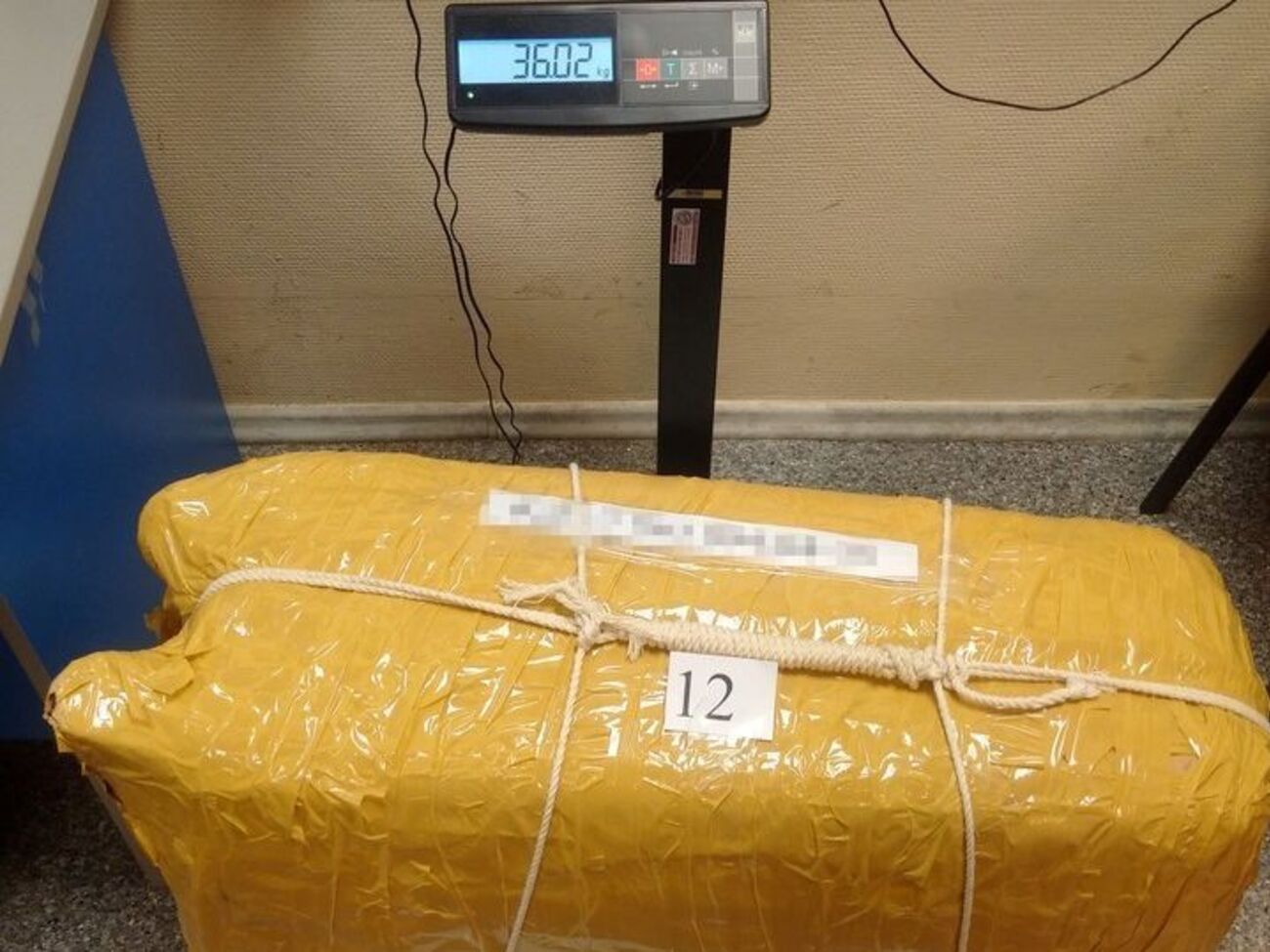 Миронов: Версию, что 12 чемоданов с кокаином можно пронести в школу без ведома охраны, можно сразу исключить