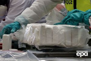 В посольстве РФ заявили, что злоумышленники имели возможность незаметно пронести кокаин в здание школы