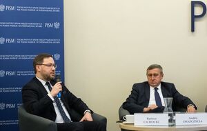 Ціхоцький (ліворуч) виступив на польсько-українській конференції у Варшаві