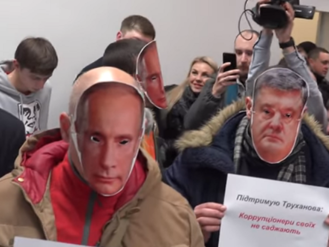 Активісти заявили, що Труханов як мер вигідний і Порошенку, і Путіну