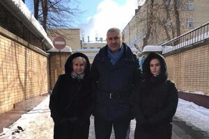 Фейгін побував у "Лефортово" із дружиною і донькою Сущенка