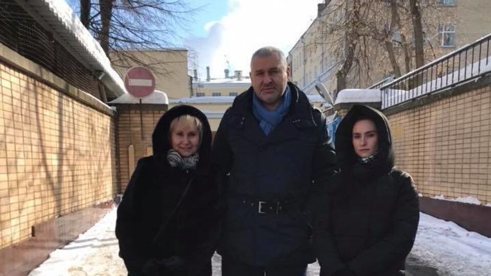 Фейгін побував у "Лефортово" із дружиною і донькою Сущенка
