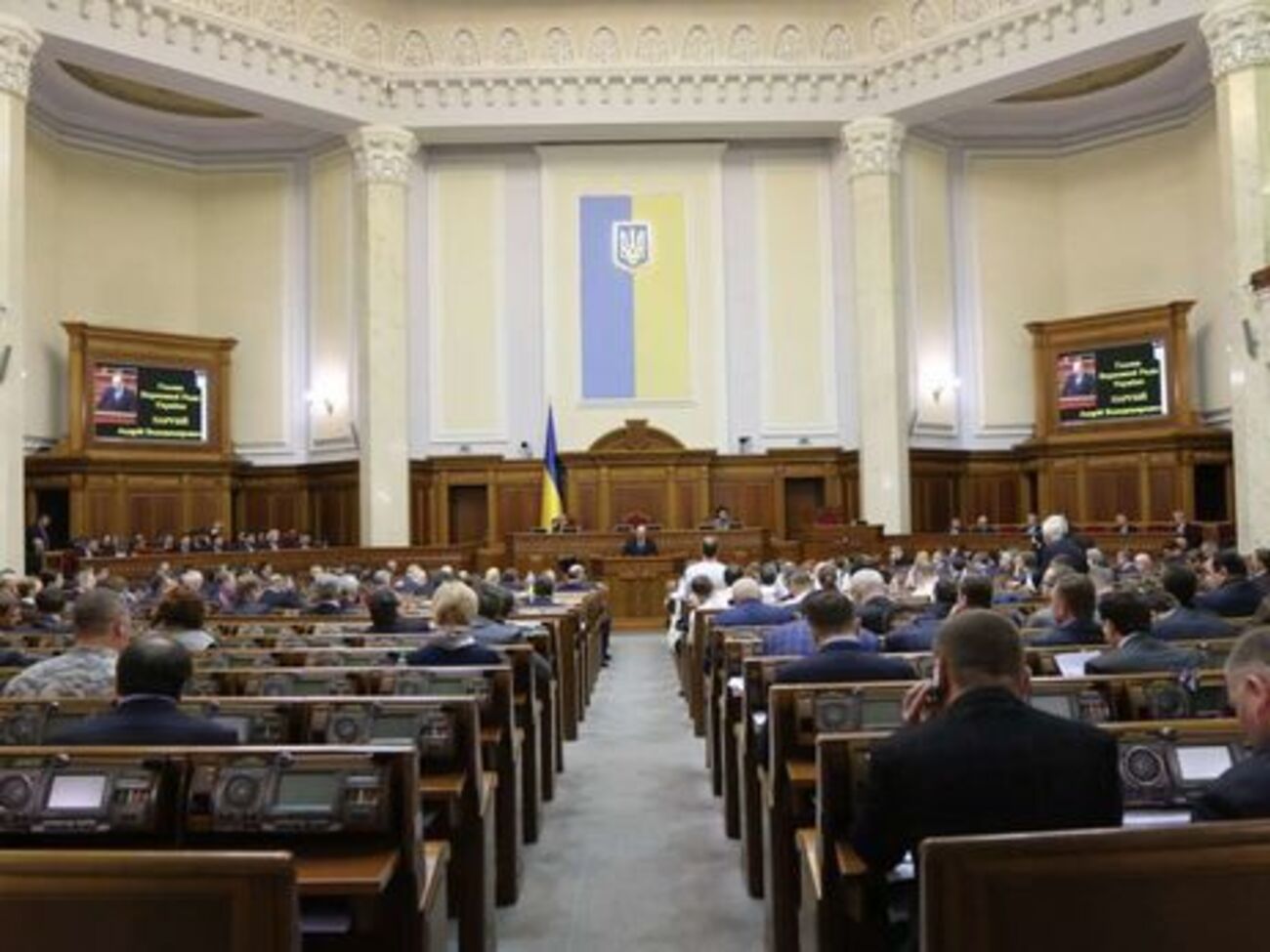 Рада ухвалила зміни до законодавства про ввезення транспортних засобів на митну територію України
