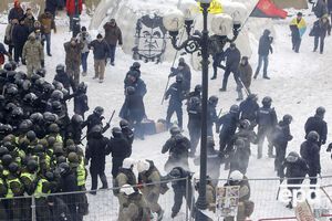 Правоохоронці оглядають місце події і встановлюють усіх учасників, причетних до інциденту