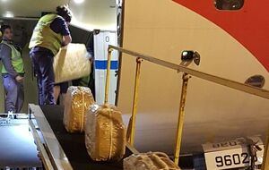 На фото, обнародованном аргентинской полицией, можно рассмотреть бортовой номер российского самолета