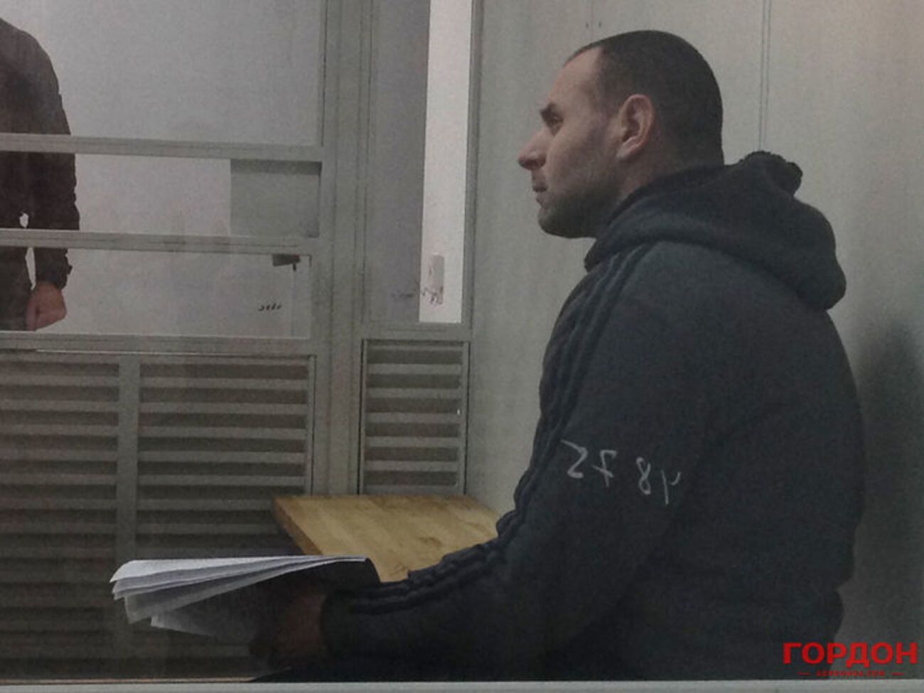 Подозреваемый в соучастии в убийстве журналиста Веремия и в покушении на убийство еще двух людей Павел Бялай во время заседания в Шевченковском райсуде Киева