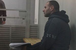 Подозреваемый в соучастии в убийстве журналиста Веремия и в покушении на убийство еще двух людей Павел Бялай во время заседания в Шевченковском райсуде Киева