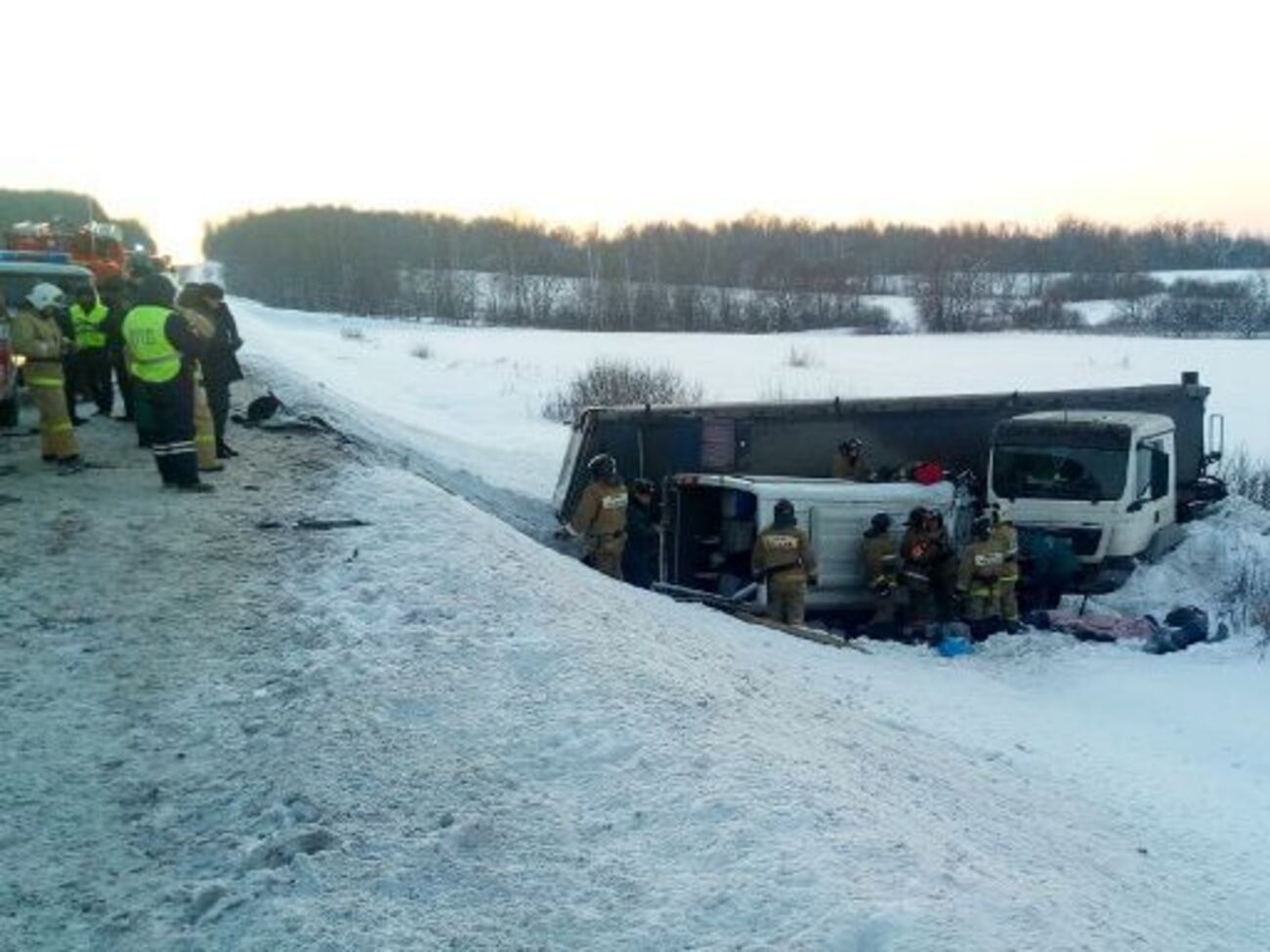 Обидва автомобілі після зіткнення вилетіли з траси