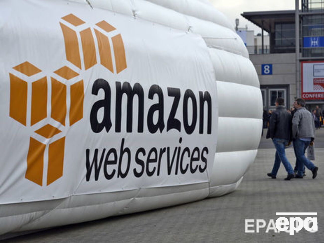 Amazon – крупнейшая в мире по обороту компания, продающая товары и услуги через интернет
