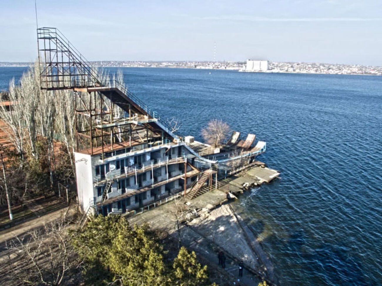 Тренеры и местные активисты хотят восстановить николаевскую спортбазу "Спартак" и вышку для фристайла