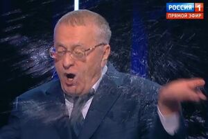 Собчак вихлюпнула воду Жириновському в обличчя