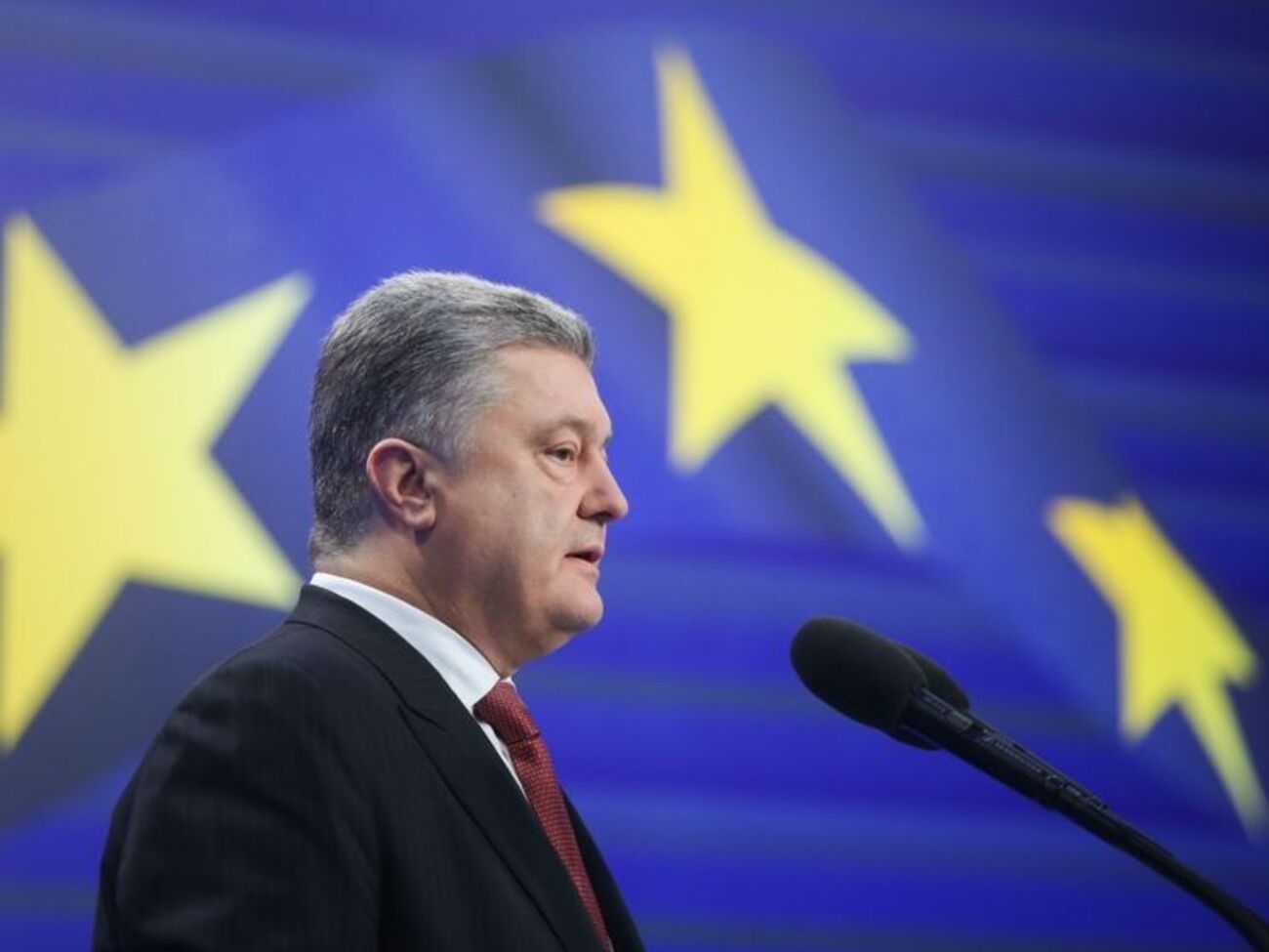 Порошенко: Ми впевнені в тому, що практика заборон на в'їзд або заморожування досліджень є помилковою