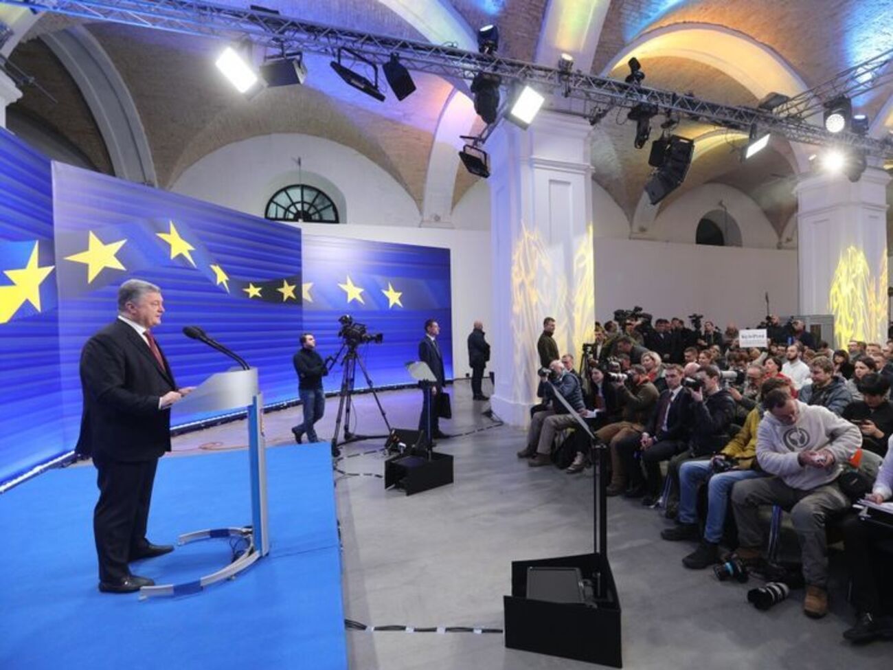 Порошенко: Хто знає, якби цієї перевірки не було, залишалися б мрії, ідеали...