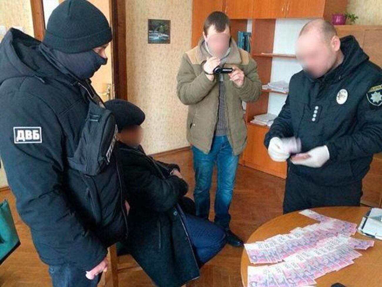 Начальнику следственного отдела полиции принесли 29 тыс. грн за переквалификацию статьи на более легкую