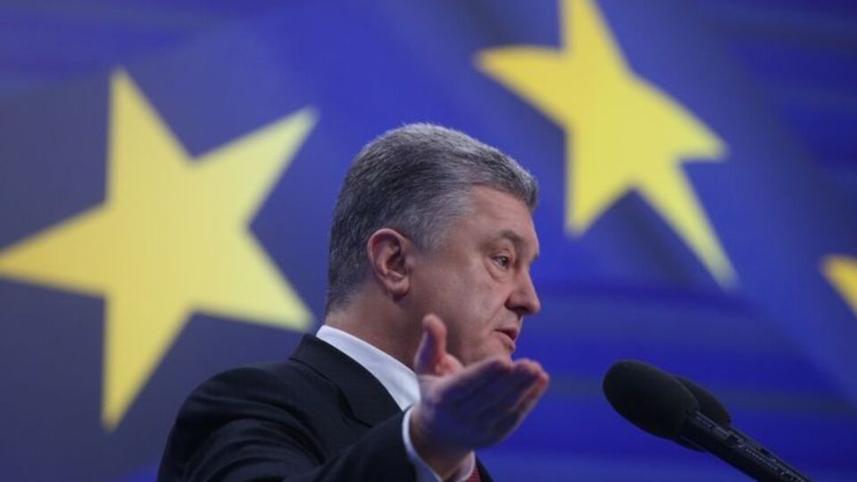 Порошенко про Януковича: Нехай дає пояснення в країні, де він наробив стільки шкоди