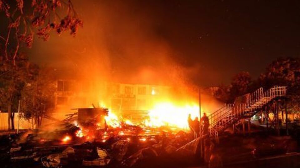 В охопленому вогнем корпусі табору перебувало понад 40 дітей