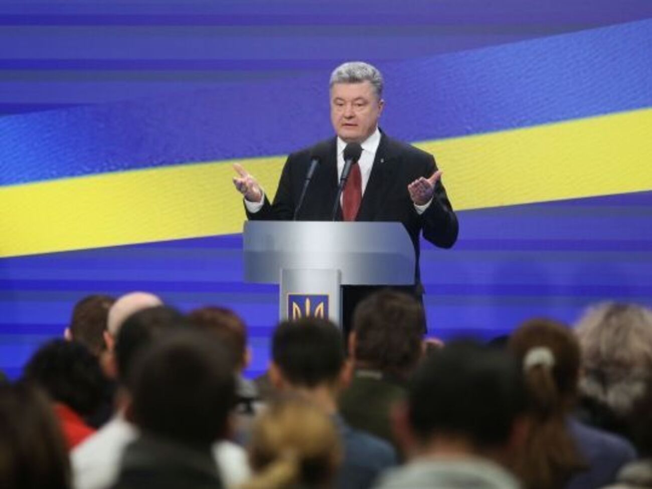 Порошенко: Ніхто не має наміру забирати активи в олігархів