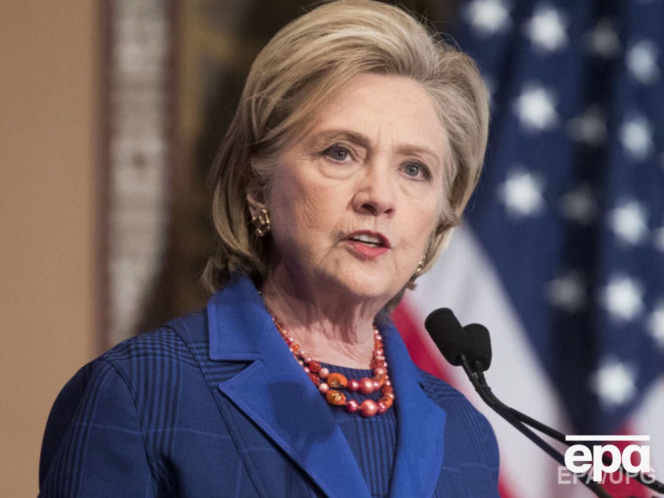 Клинтон: Специалисты по разведке умоляют действовать