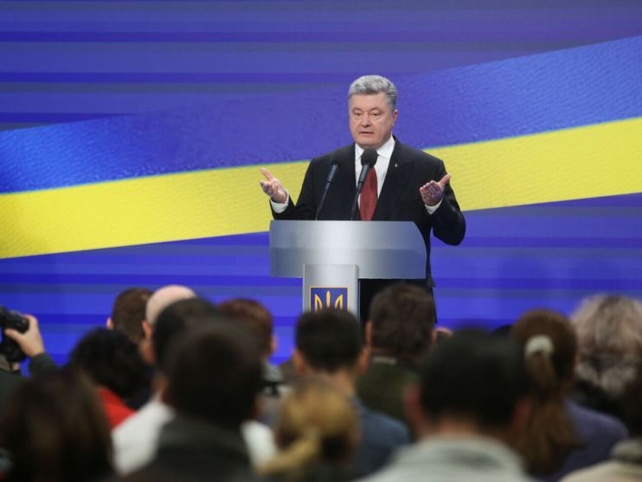 Порошенко о возвращении украинцев: Об этом договорено, есть уже и место, и дата