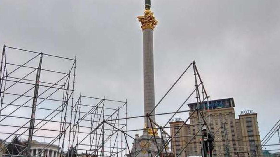 На Майдане продолжаются монтажные работы