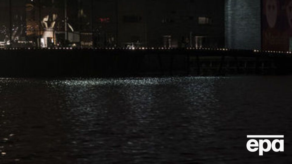 В нескольких районах Петербурга на улицах не работали светофоры и не горели фонари