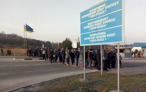 Жители приграничных районов перекрыли дорогу вблизи пункта пропуска на украинско-польской границе