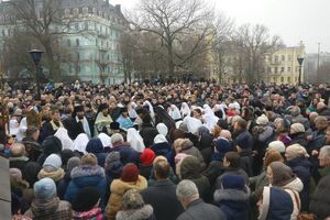 Богослужение началось в 11.00