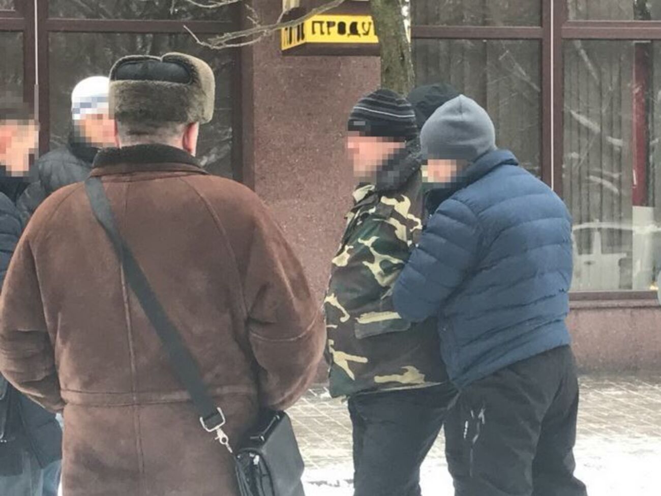 Правоохранители задержали пограничника при получении взятки