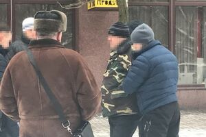 Правоохранители задержали пограничника при получении взятки