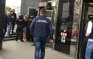 После неудачных попыток проникнуть в офис представители АРМА ушли